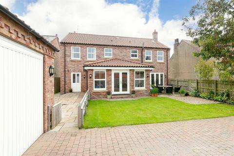 4 bedroom detached house for sale, North Road, Lund