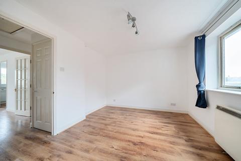 1 bedroom flat to rent, Harlinger Street London SE18