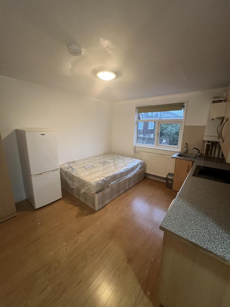 Studio for rent in N15