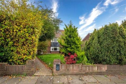 3 bedroom maisonette to rent, Gerrards Close, London, N14