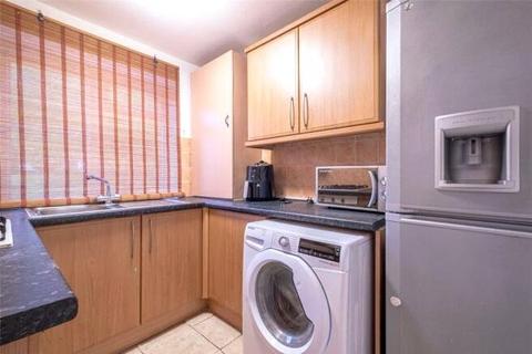 3 bedroom maisonette to rent, Gerrards Close, London, N14