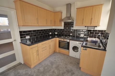 2 bedroom terraced house to rent, Carleton View, Pontefract, WF8