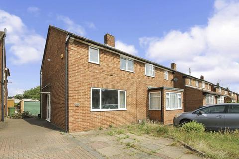 2 bedroom semi-detached house to rent, Chesford Road, Luton LU2