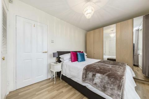 1 bedroom flat for sale, Thames Road, London W4