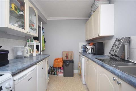 2 bedroom apartment to rent, Westmoreland Drive, Sutton