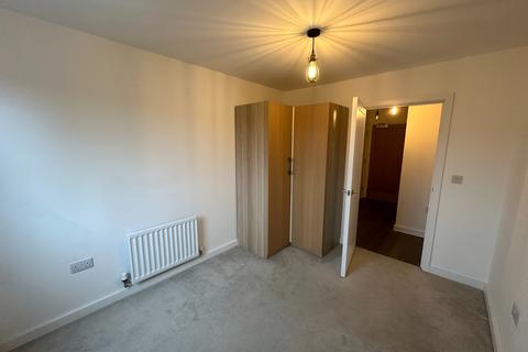 2 bedroom flat to rent, Newmans Lane, Loughton IG10