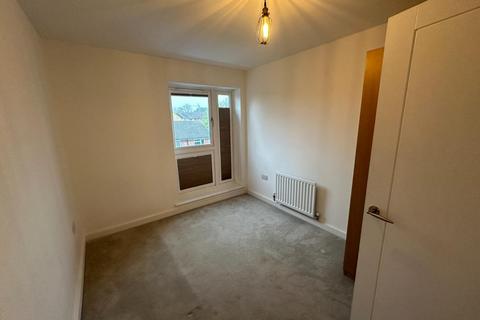 2 bedroom flat to rent, Newmans Lane, Loughton IG10