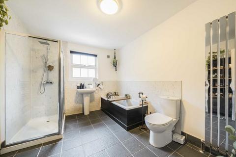 5 Stevens Avenue, London, E9 6RX