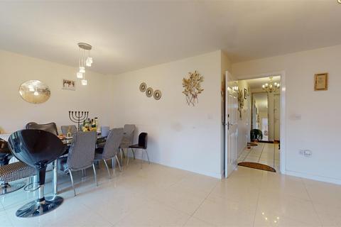 4 bedroom detached house for sale, Aran Court, Oakridge Park, Milton Keynes