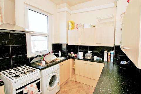 6 bedroom apartment to rent, Hyde Park Road, Hyde Park, Leeds, LS6 1AH