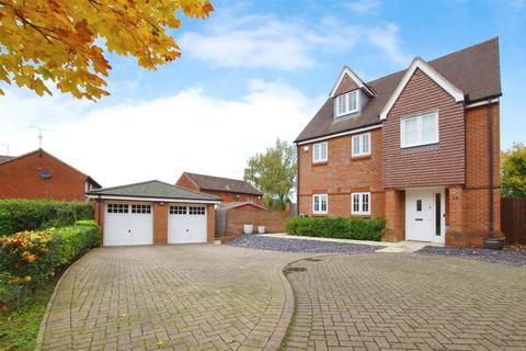 5 bedroom detached house for sale, Gosling Close, Swindon SN4