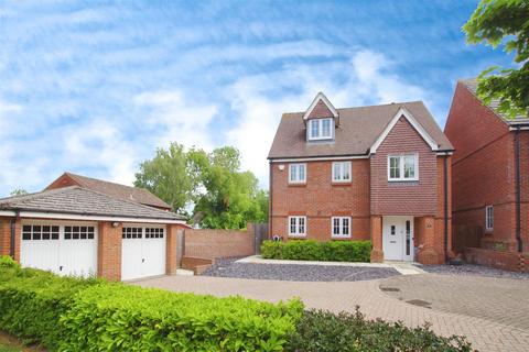 2 Gosling Close, Wanborough, Swindon, SN4 0FE