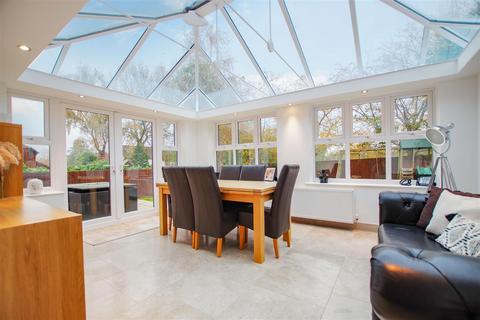 2 Gosling Close, Wanborough, Swindon, SN4 0FE