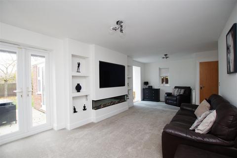 2 Gosling Close, Wanborough, Swindon, SN4 0FE