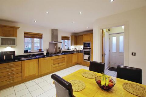 2 Gosling Close, Wanborough, Swindon, SN4 0FE