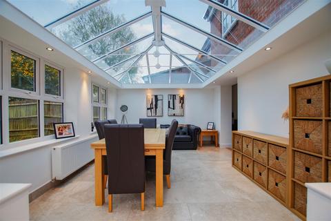 2 Gosling Close, Wanborough, Swindon, SN4 0FE