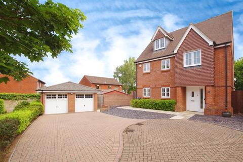 2 Gosling Close, Wanborough, Swindon, SN4 0FE