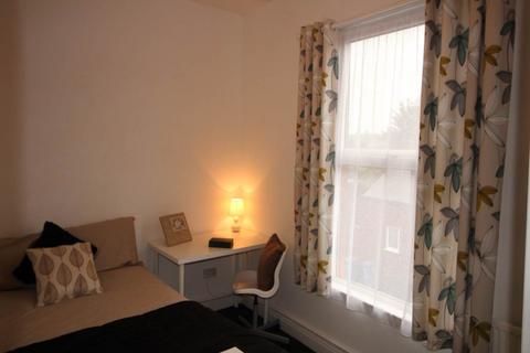 2 bedroom end of terrace house to rent, Howe Street, Derby,