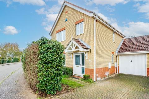 3 bedroom detached house for sale, Mallow Way, Wymondham