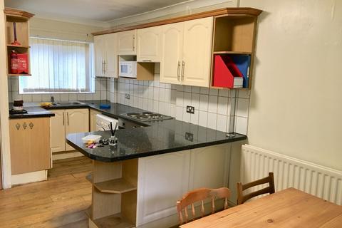 4 bedroom end of terrace house to rent, Metchley Drive, Birmingham B17