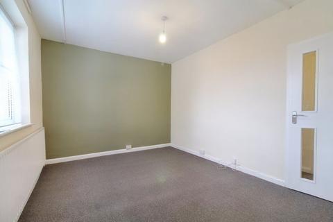 3 bedroom flat to rent, Montpelier Road, Dunkirk, Nottingham, NG7 2JY