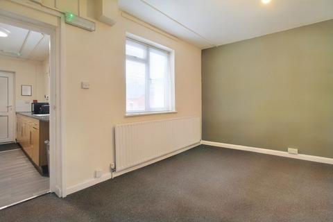 3 bedroom flat to rent, Montpelier Road, Dunkirk, Nottingham, NG7 2JY