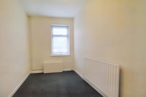 3 bedroom flat to rent, Montpelier Road, Dunkirk, Nottingham, NG7 2JY