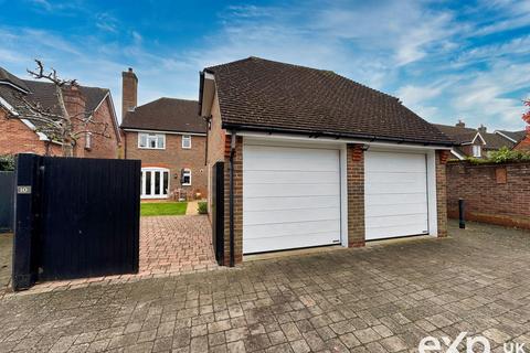 4 bedroom detached house for sale, Oslin Walk, West Malling ME19