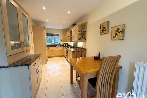 4 bedroom detached house for sale, Oslin Walk, West Malling ME19