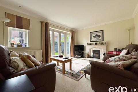 4 bedroom detached house for sale, Oslin Walk, West Malling ME19