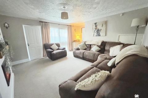 3 bedroom end of terrace house for sale, Sycamore Way, Carmarthen