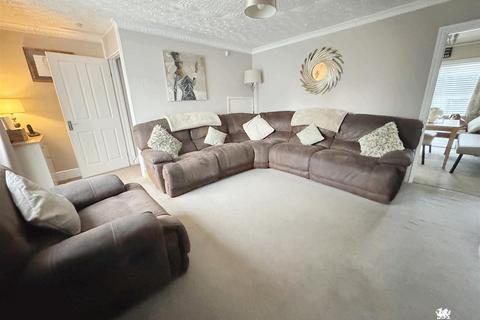 3 bedroom end of terrace house for sale, Sycamore Way, Carmarthen