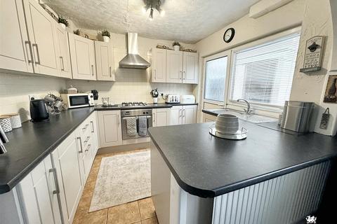 3 bedroom end of terrace house for sale, Sycamore Way, Carmarthen