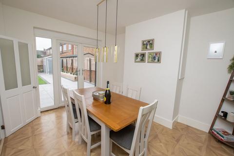 25 Marshall Avenue, Grimsby, DN34 4AG