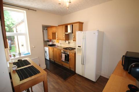 2 bedroom house to rent, Lynton Street, Derby,