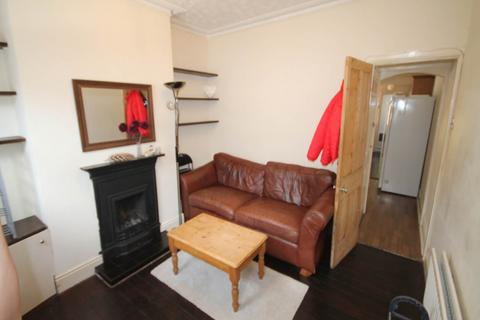 2 bedroom house to rent, Lynton Street, Derby,