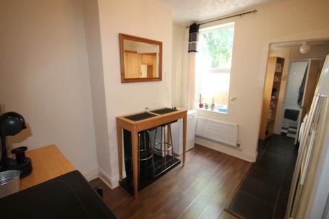 2 bedroom house to rent, Lynton Street, Derby,