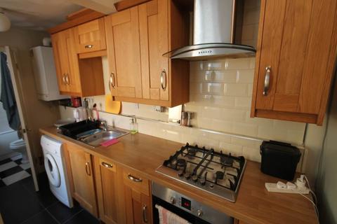 2 bedroom house to rent, Lynton Street, Derby,