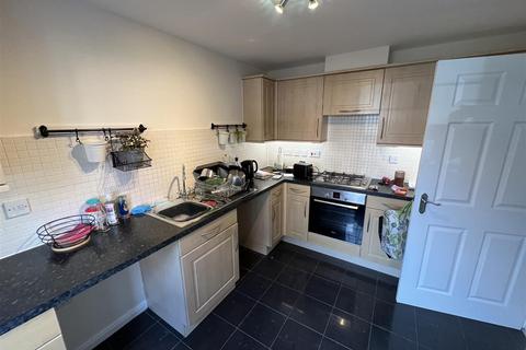 3 bedroom terraced house to rent, Halfpenny Road, Salisbury SP2