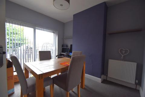 3 bedroom semi-detached house to rent, Parker Road, Hastings