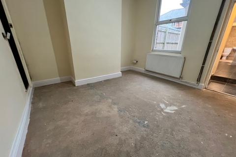 2 bedroom terraced house to rent, Bloxwich Road, Walsall WS2