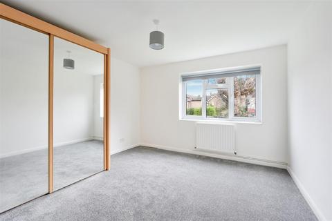 2 bedroom apartment to rent, St. James Road, Sutton