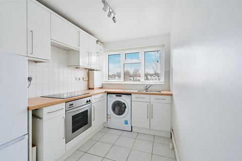 2 bedroom apartment to rent, St. James Road, Sutton