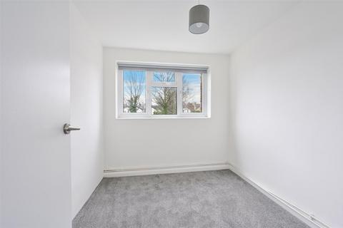 2 bedroom apartment to rent, St. James Road, Sutton