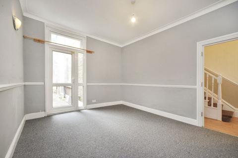 4 bedroom terraced house to rent, Isla Road London SE18