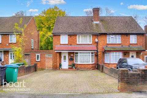 4 bedroom semi-detached house for sale, North Western Avenue, Watford