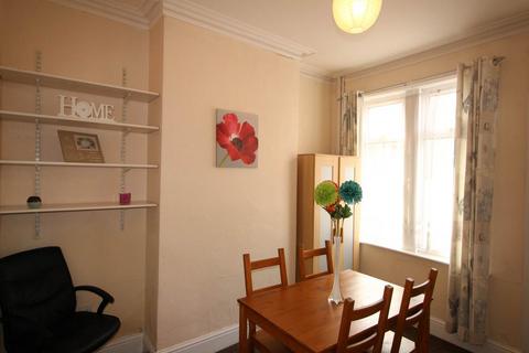 2 bedroom terraced house to rent, Stables Street, Derby,