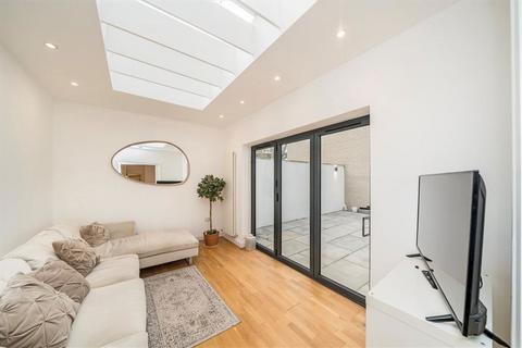 2 bedroom flat for sale, Hackney Road, London E2