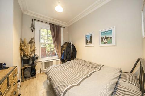 34 Rosehill, Hampton, TW12 2AB