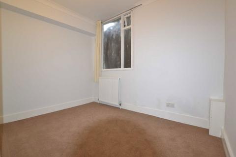 2 bedroom flat to rent, Colney Hatch Lane, London N10